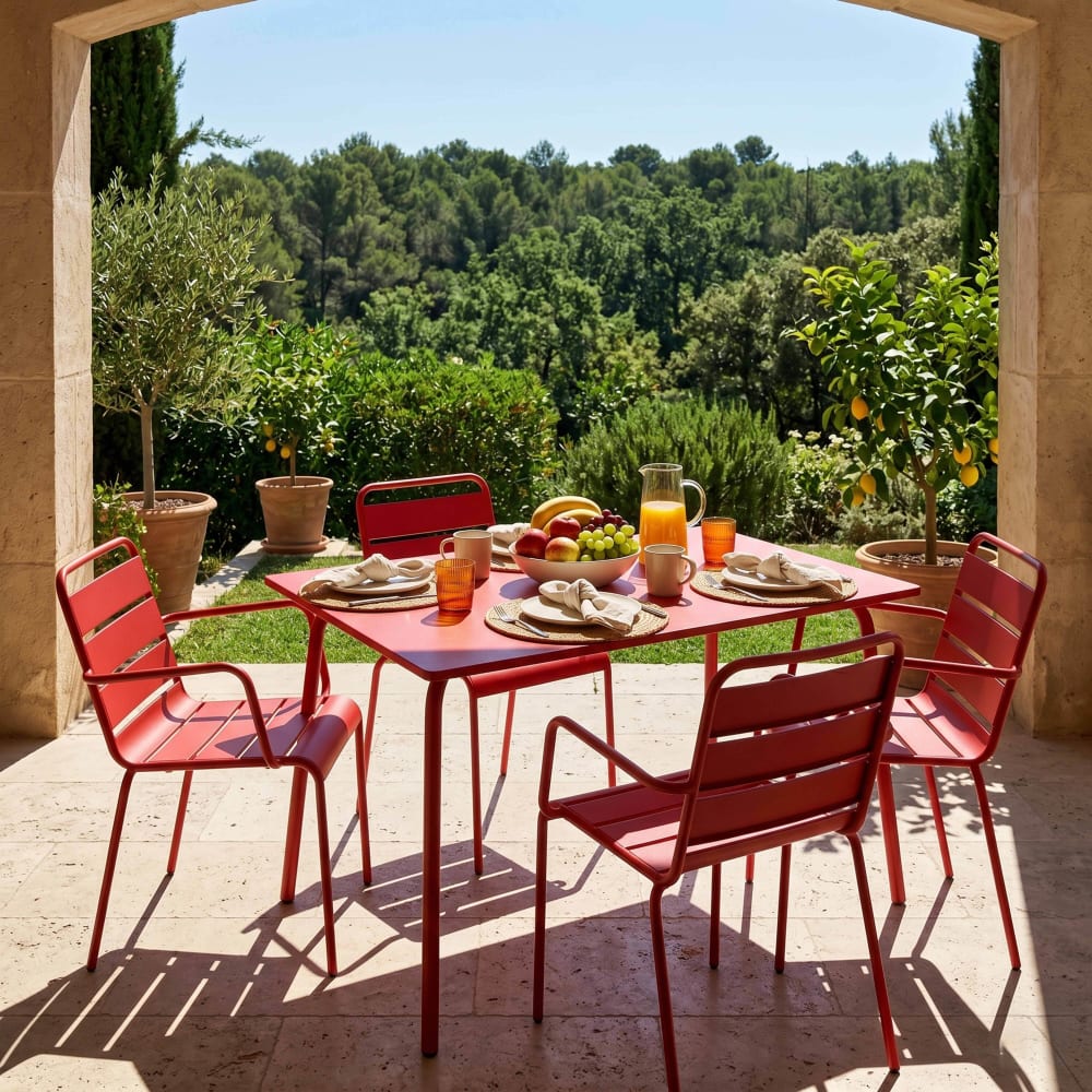 Ensemble table de jardin et 4 fauteuils en métal rouge - Maisons du Monde