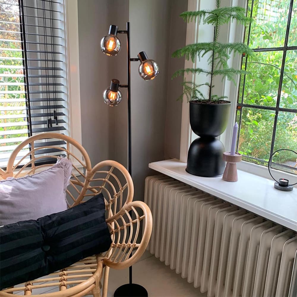 Lampadaire en verre noir — vue 3