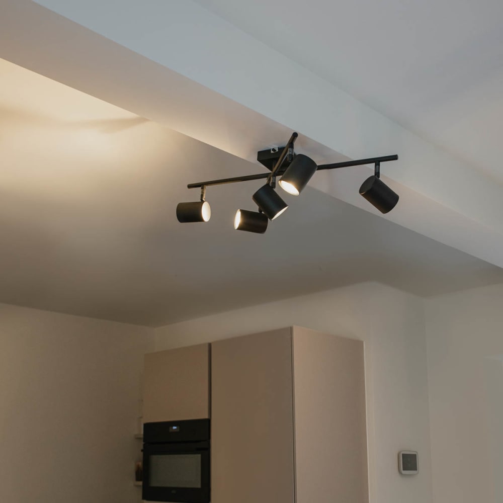 Spot plafond en acier noir — vue 3