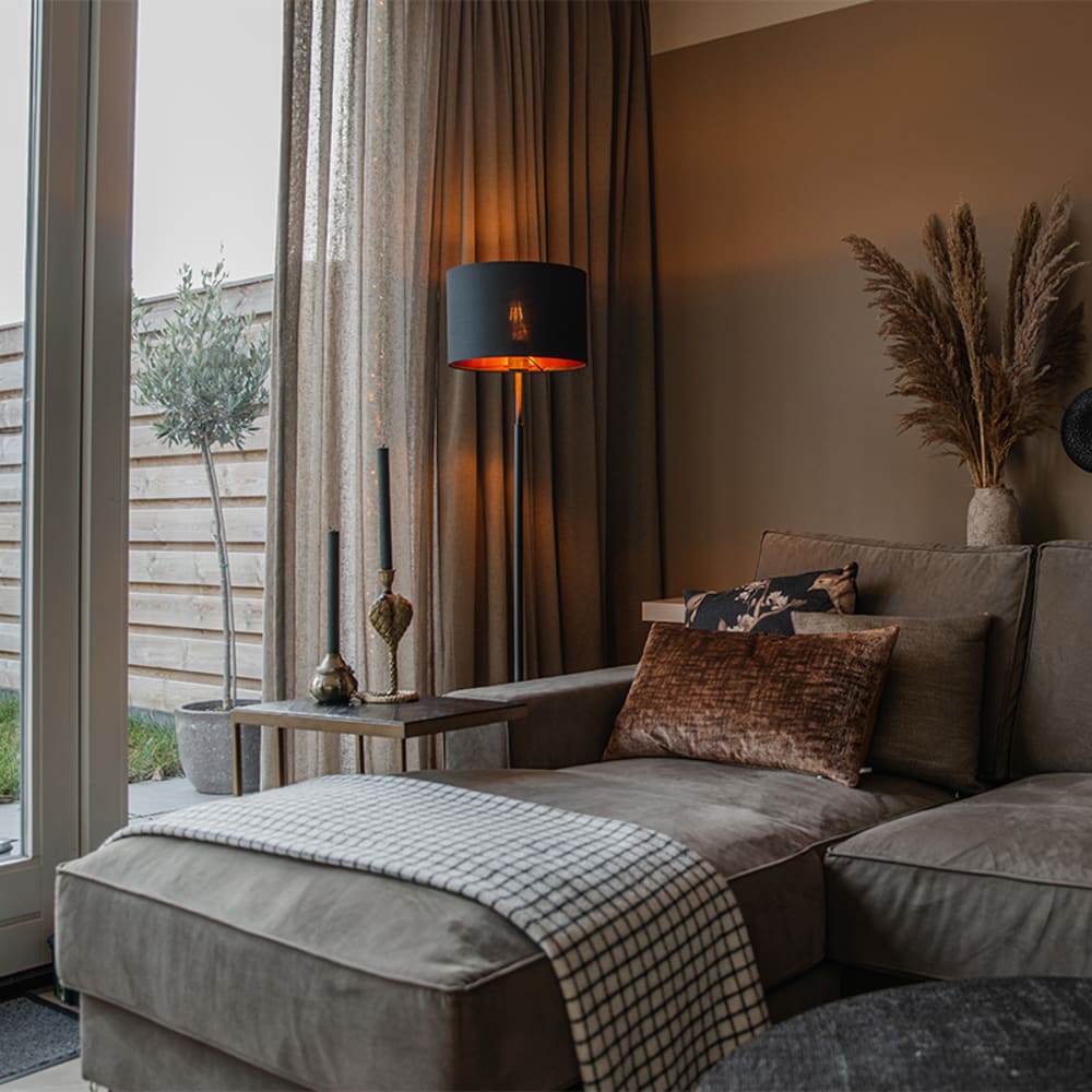 Lampadaire en tissu noir — vue 3
