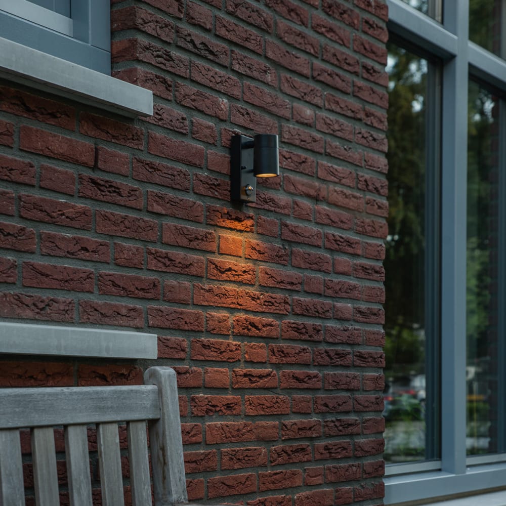 Lampe à détecteur extérieur en acier inoxydable noir - Maisons du Monde