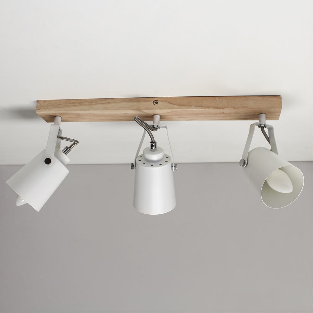 Lampe de plafond en bois et 3 spots en métal blanc orientables — vue 3