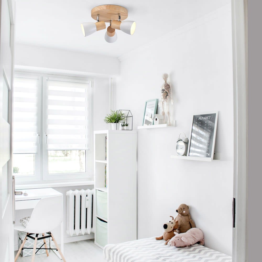 Plafonnier nordique en bois et 3 spots blancs orientables — vue 3