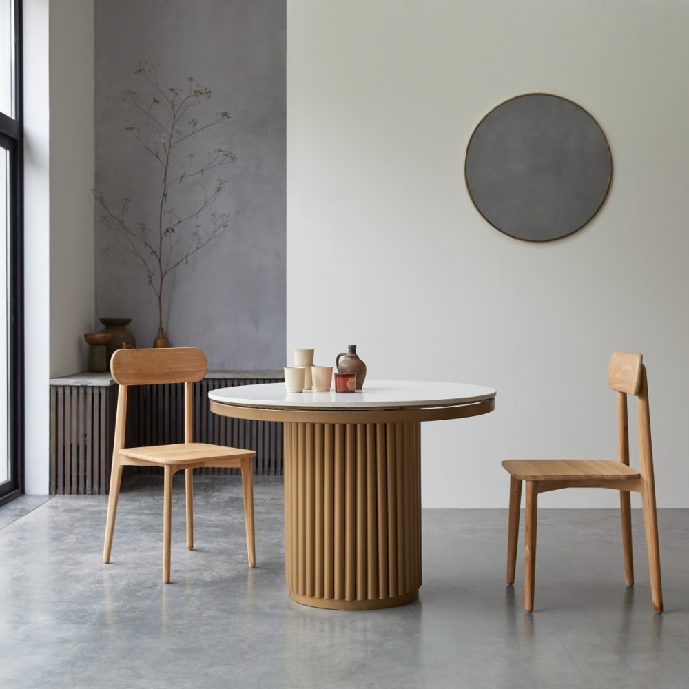 Tikamoon Runder Tisch aus Metall und Terrazzo 4/6 Personen style exotic Weiß Marmor