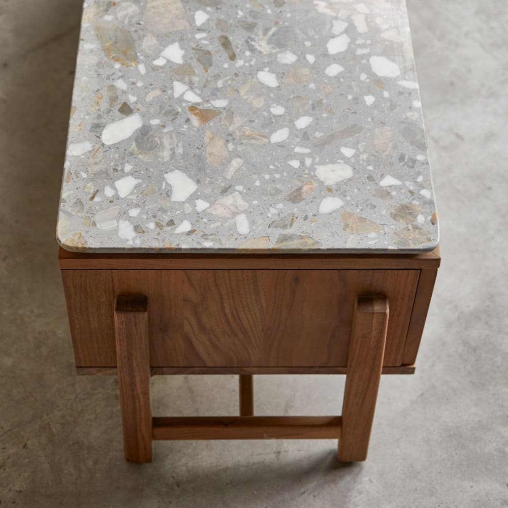 TV-Schrank aus Nussbaum massiv und Premium-Terrazzo 140 cm -