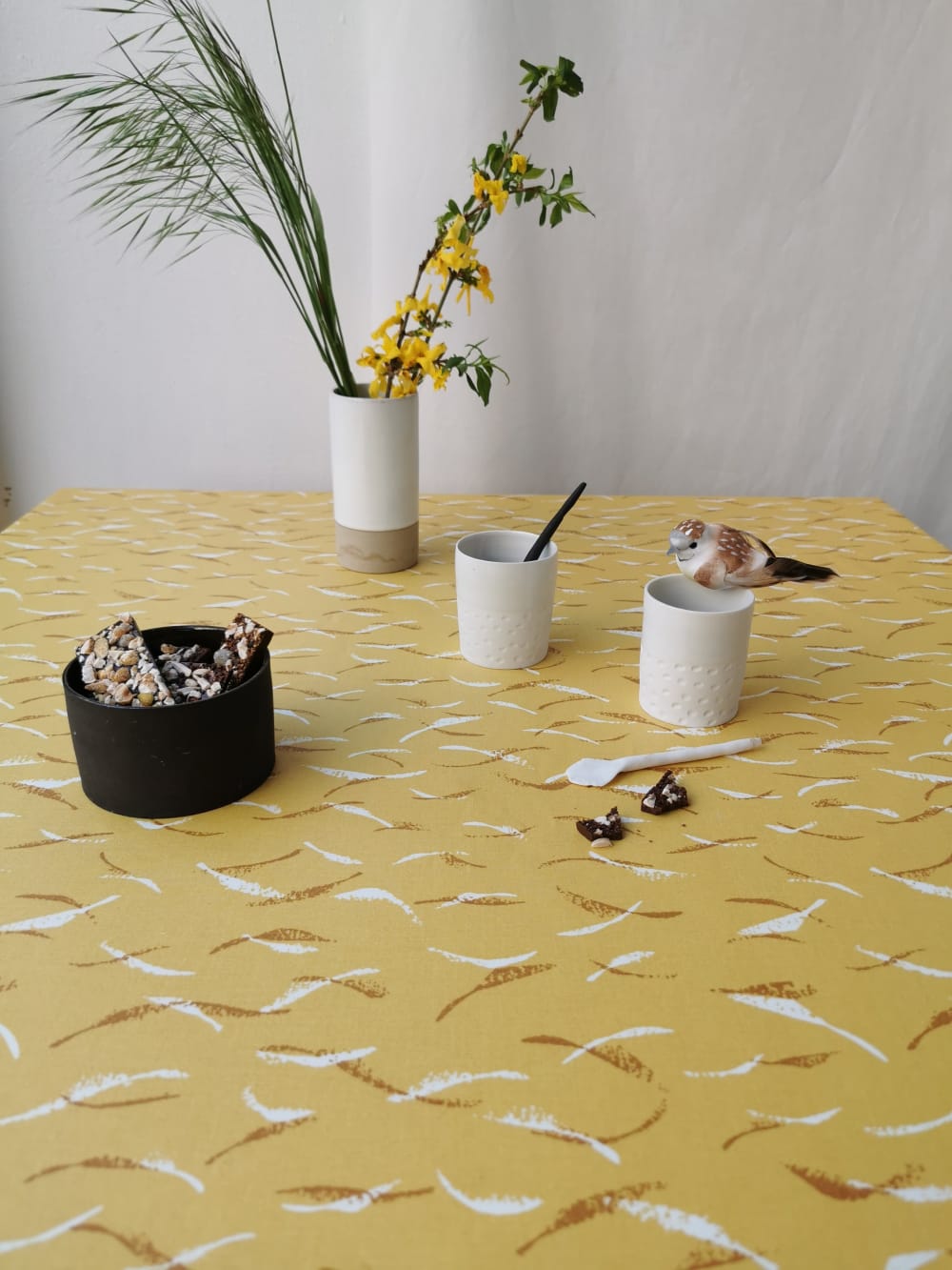 Nappe enduite coton jaune carrée 120 x 120 cm - Maisons du Monde