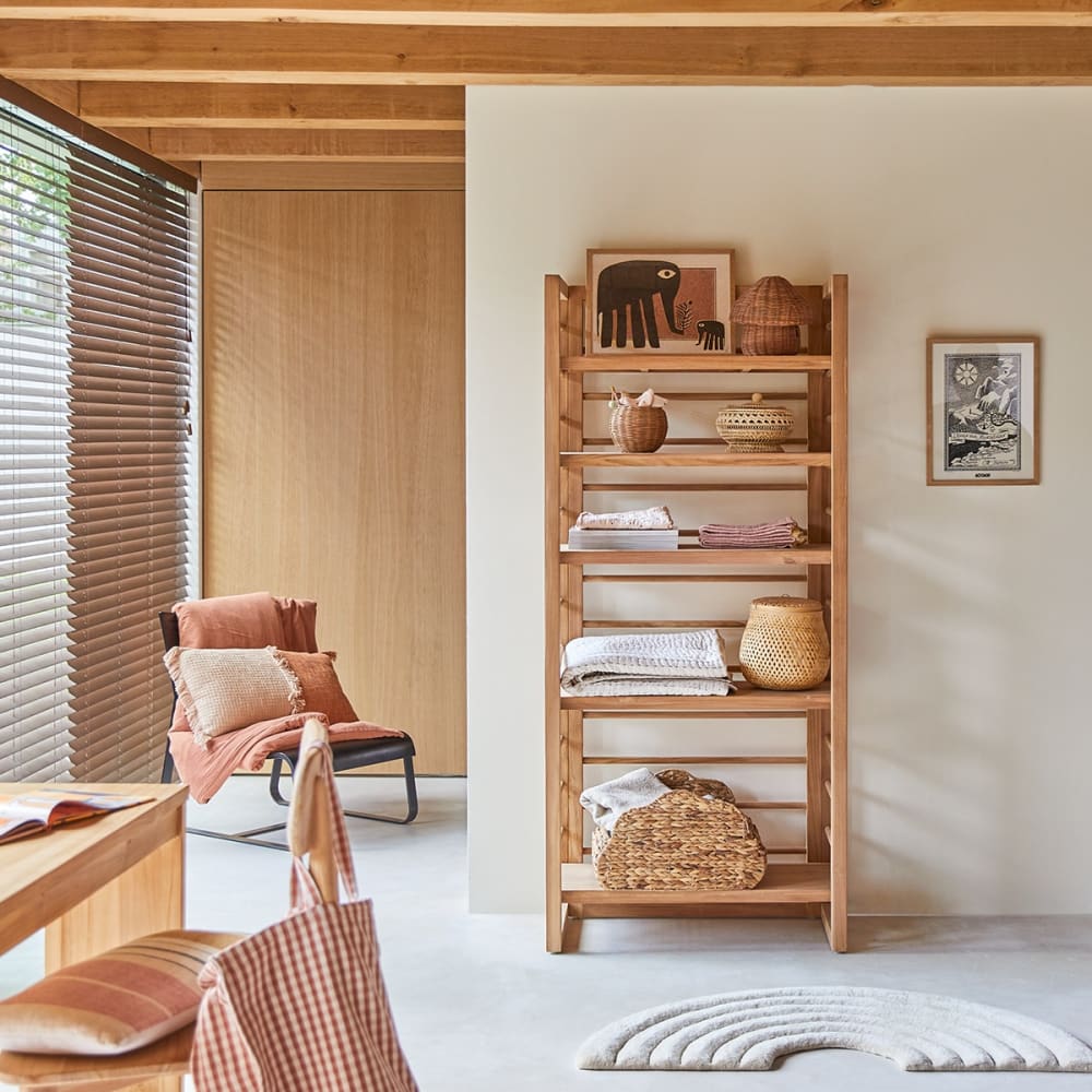 Tikamoon Hohes Kinder-Bücherregal aus massivem Teakholz style classic chic Beige Kinder