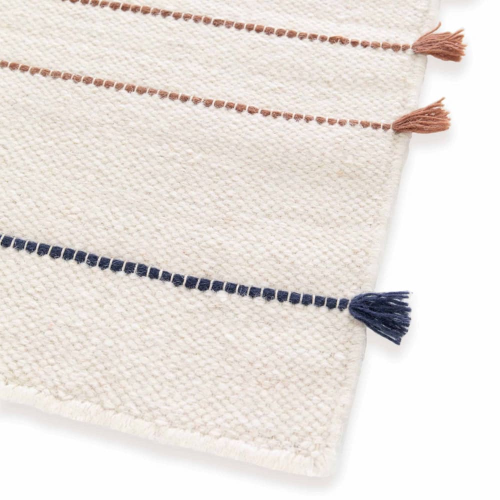 Tapis en laine tissé à la main avec pompons 160 x 230 cm — vue 4