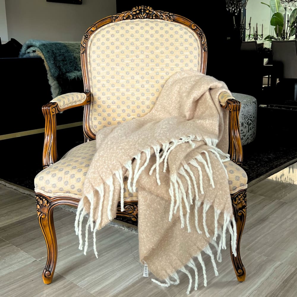 Manta beige efecto lana cepillada con flecos 130x170 cm