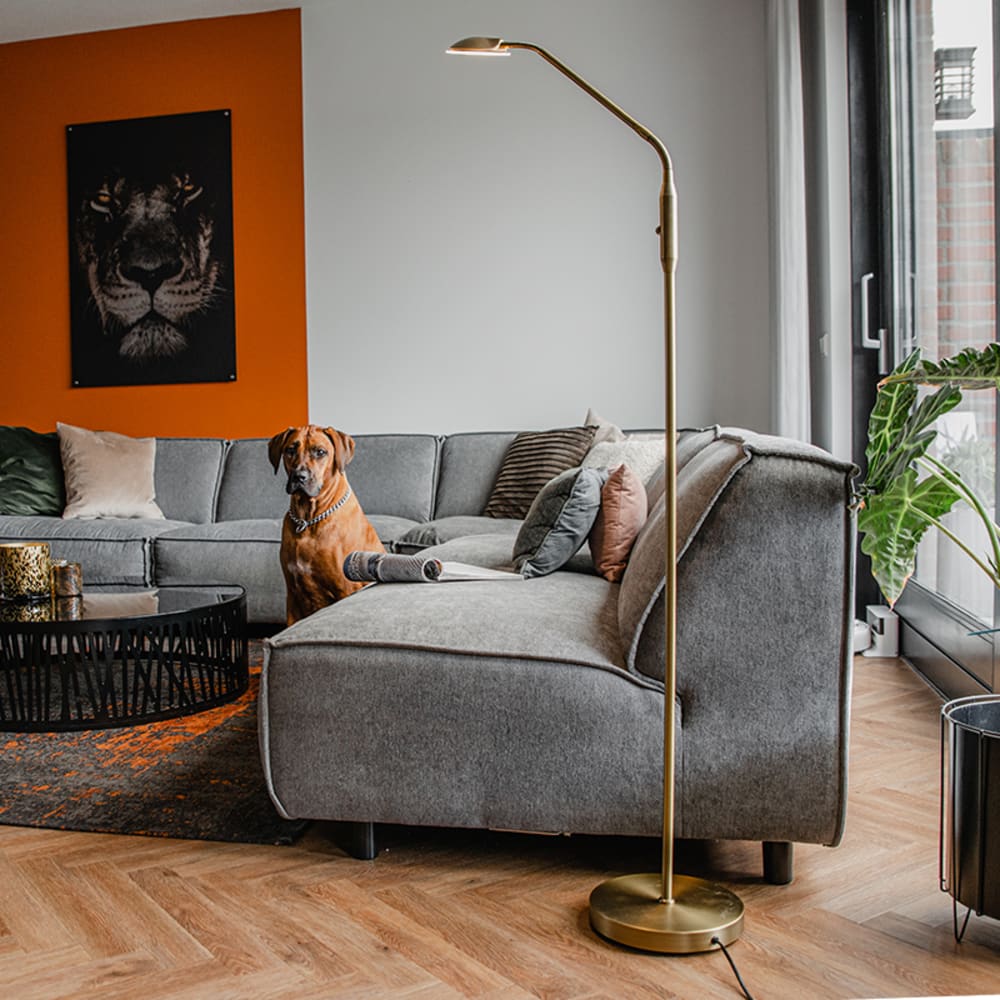 Lampadaire en acier bronze — vue 3