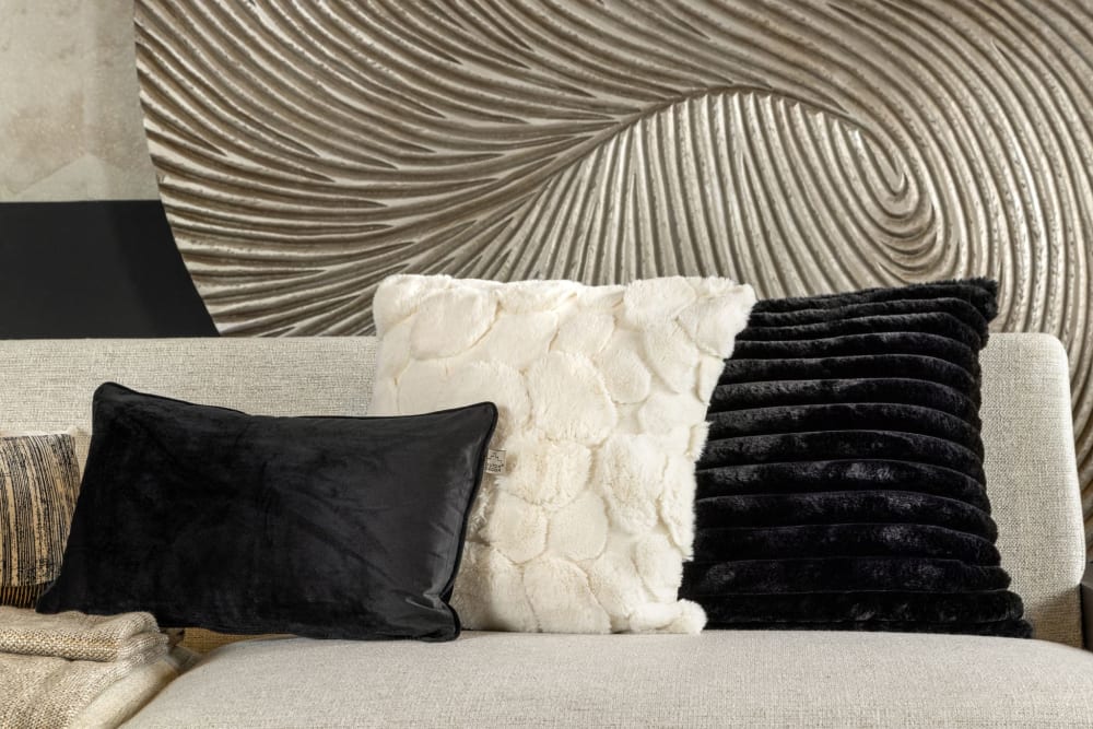Housse de coussin noir fausse fourrure-50x50 cm avec motif rayé — vue 4