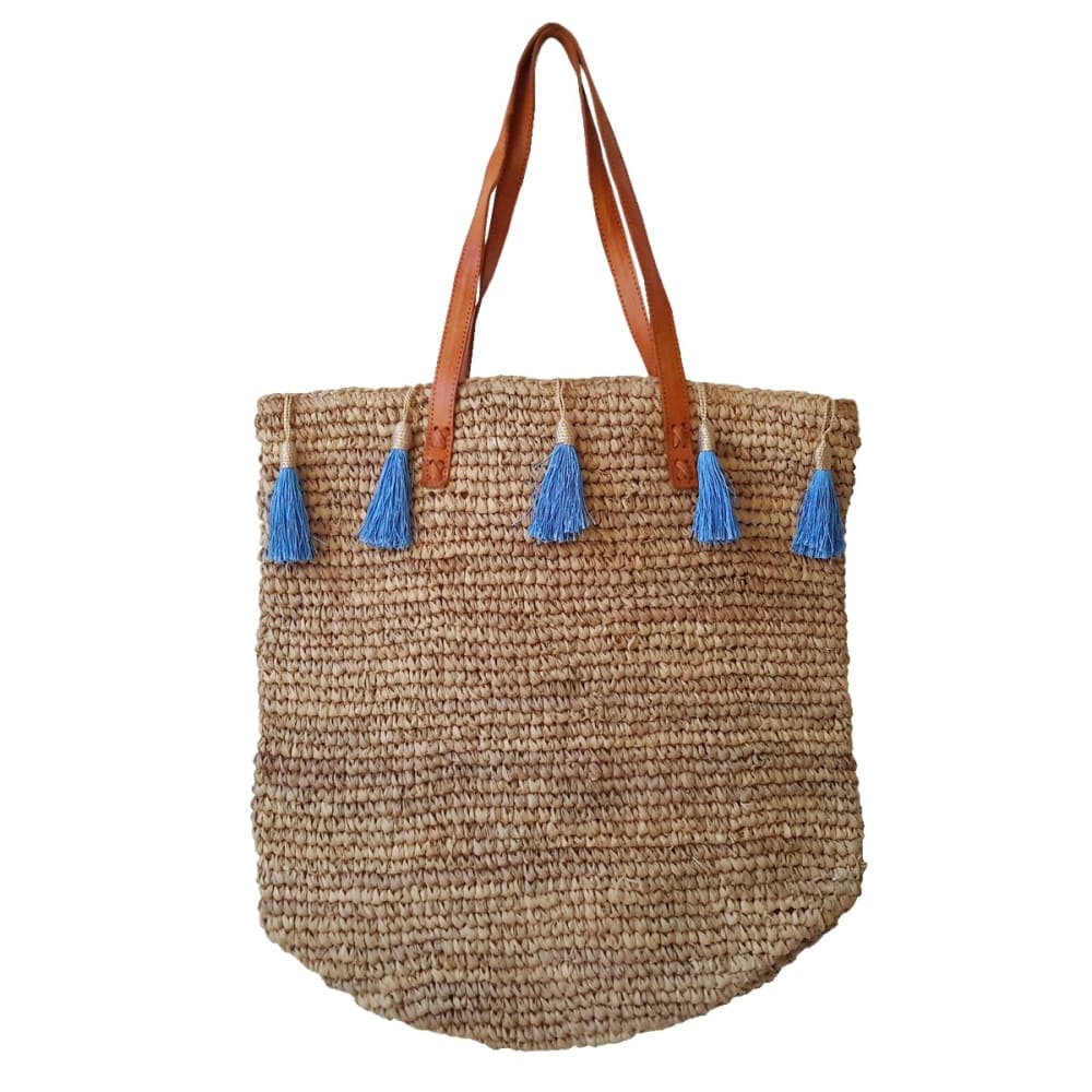 Bolso de rafia con pompones azules, beige