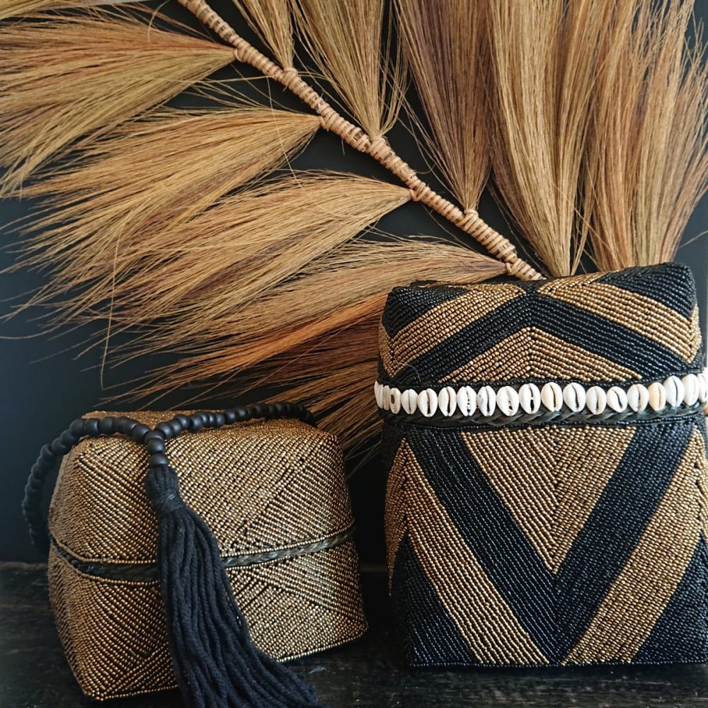 Boîte en bambou et perles de verre, noir/or H23 x L20