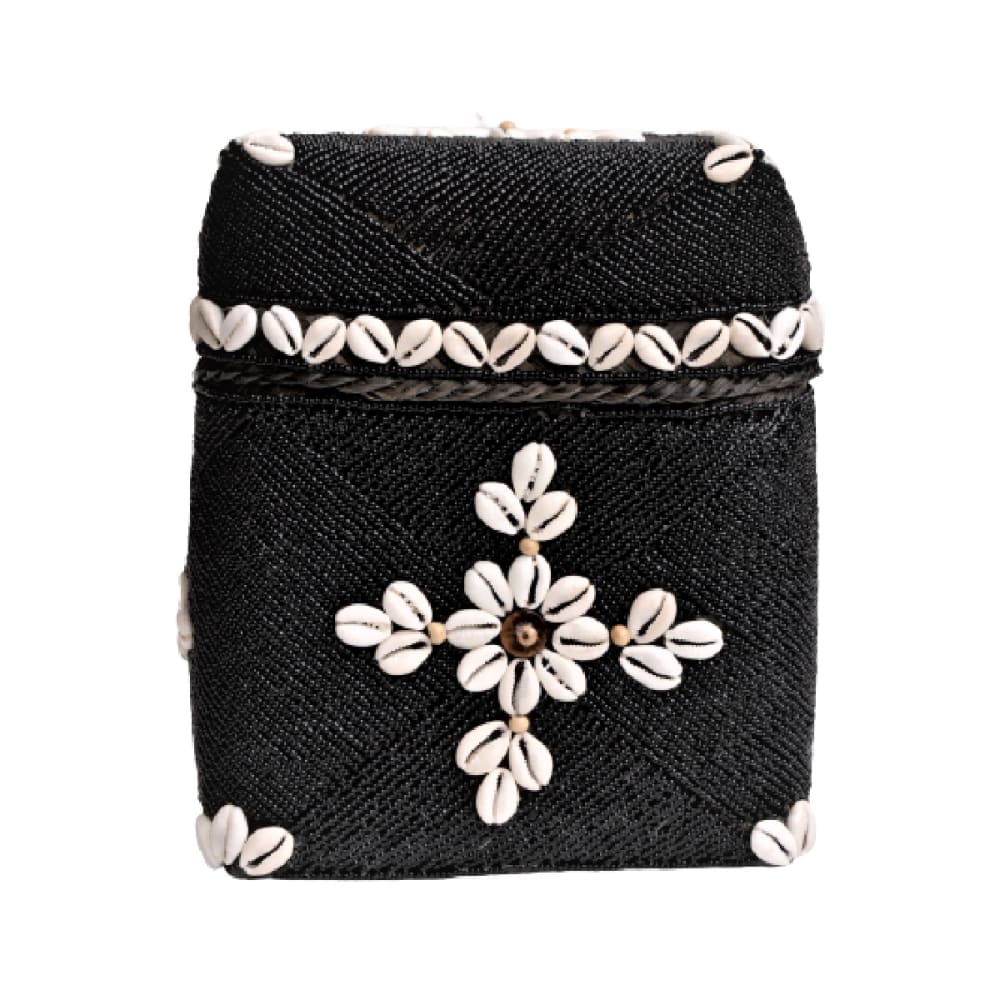 Cesta de cuentas negra con conchas 23 x 17 cm;