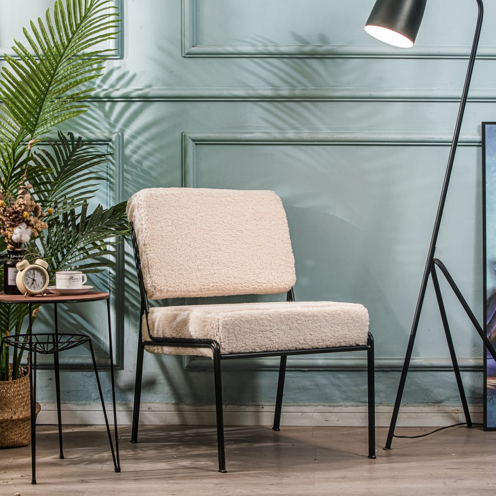 Fauteuil de salon en métal et bouclette blanche