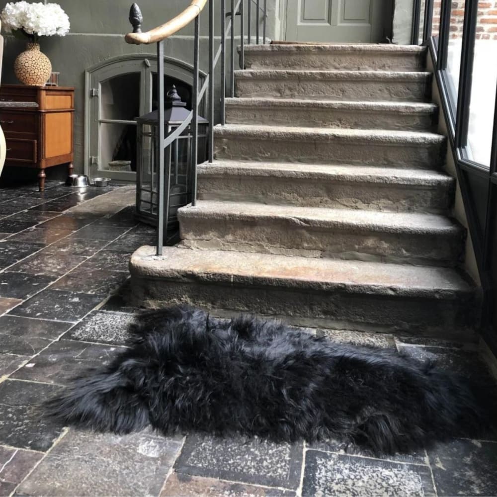 Tapis en peau de mouton islandais noir 110 x 70 cm — vue 4