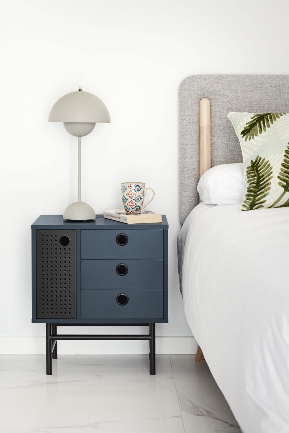 Mesita de noche azul 3 cajones 1 puerta 48x35 cm - Maisons du Monde