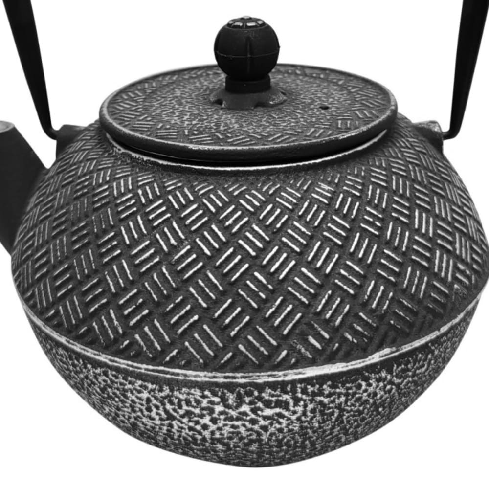 Théière de type japonaise noire en fonte 1 litre - Maisons du Monde