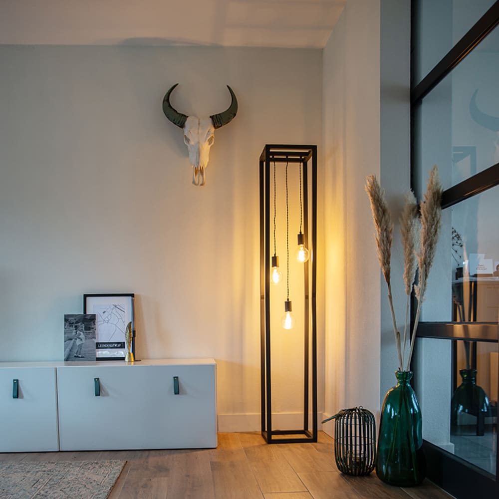 Lampadaire en acier noir - Maisons du Monde