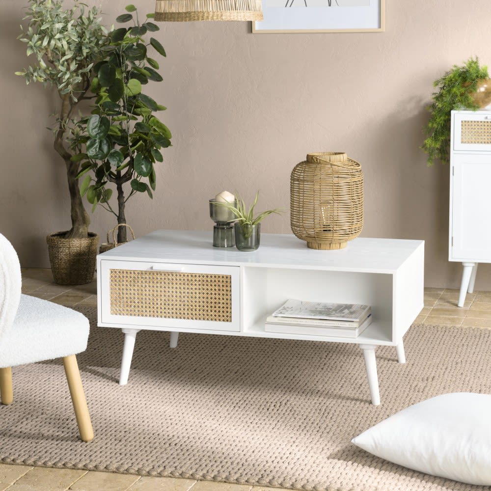 Mesa de centro blanca con 2 cajones y 1 estante de rejilla natural