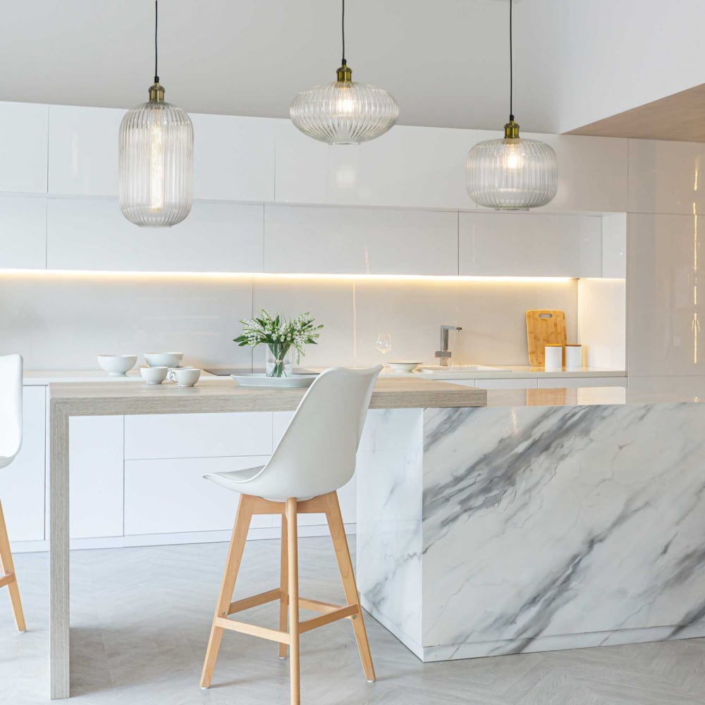 Suspension en verre strié transparent