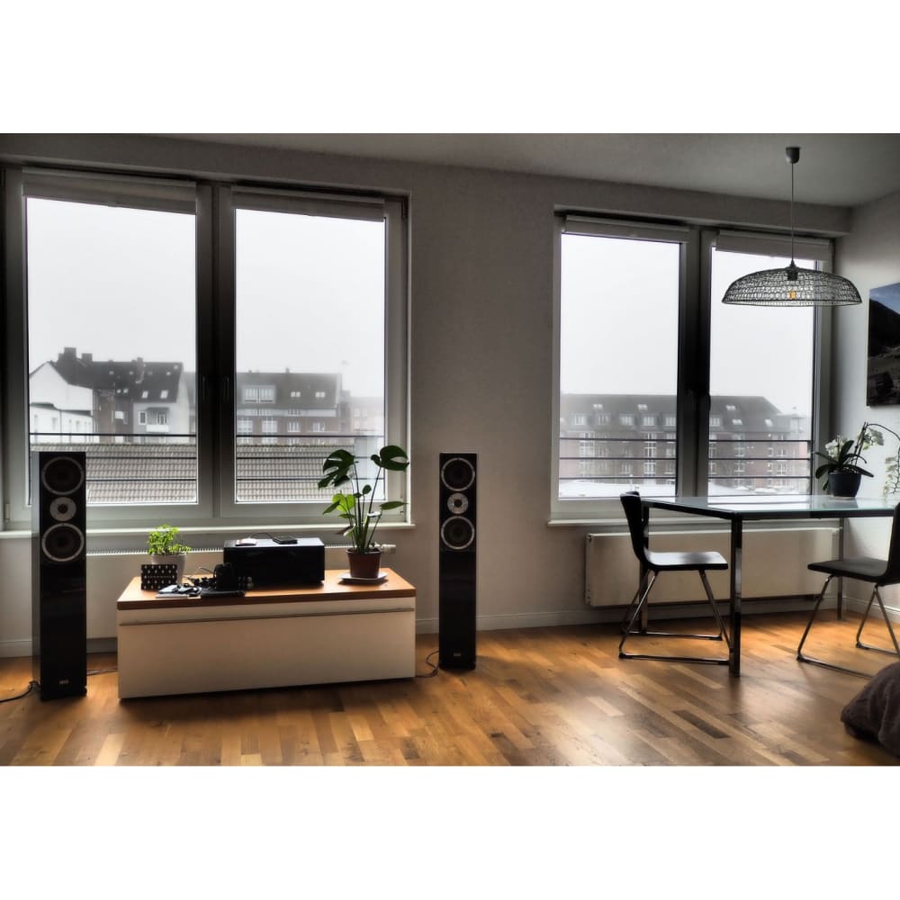 Suspension en métal grillagé noir