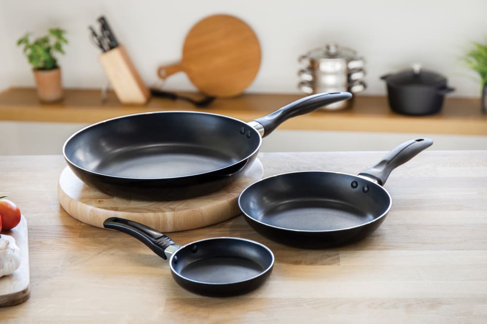 Set de 3 poêles antiadhésive 28/20/12cm aluminium noir - Maisons du Monde