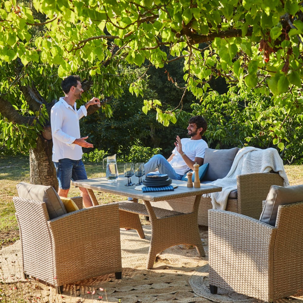 Conjunto de 2 sofás, 2 sillones y mesa alta en rattan sintético - Maisons du Monde