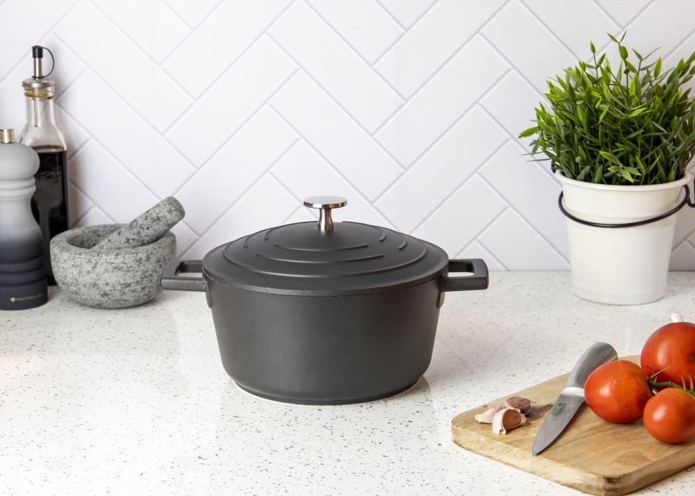 Cocotte 2.5L en fonte d'aluminium noir - Maisons du Monde