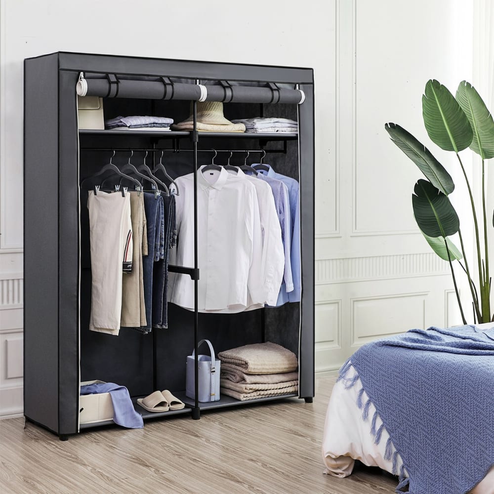 Etagère pliable noire pour dressing avec housse de protection