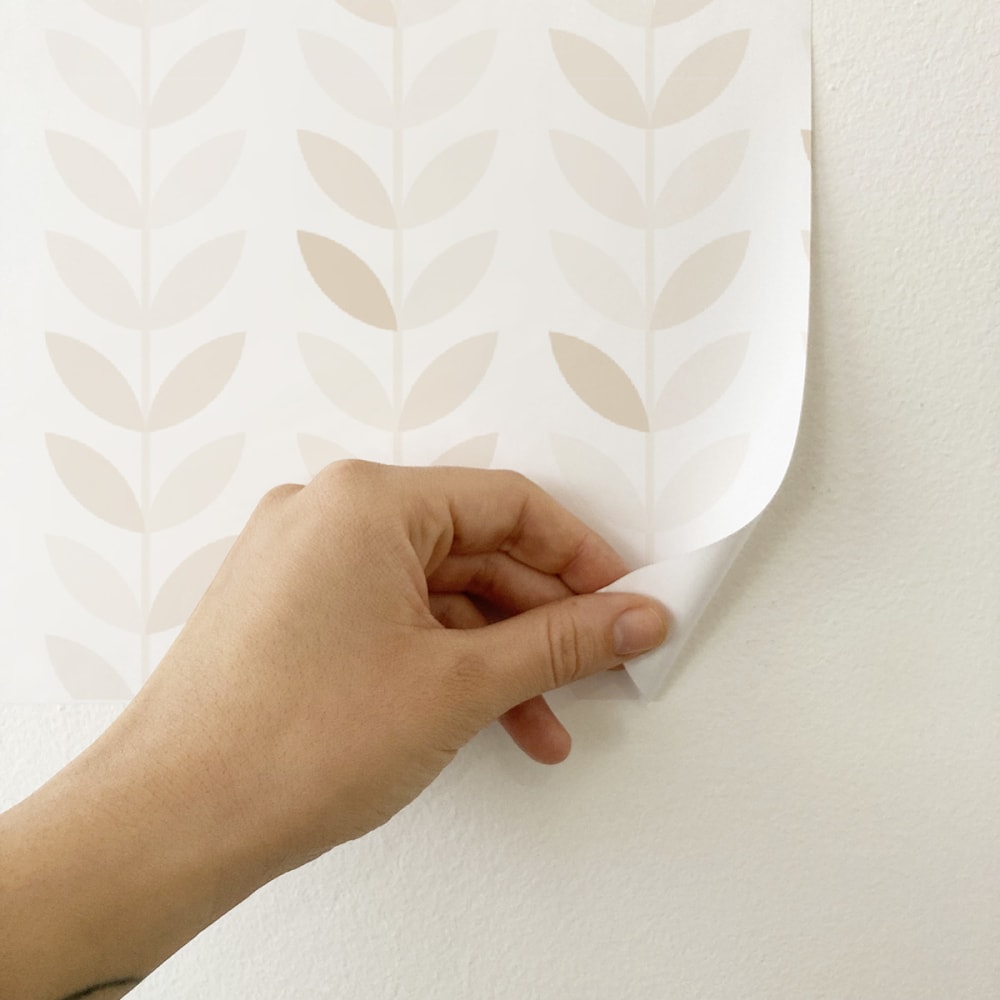 Papier peint vinyle adhésif feuilles vintage sable 50x300 cm — vue 4