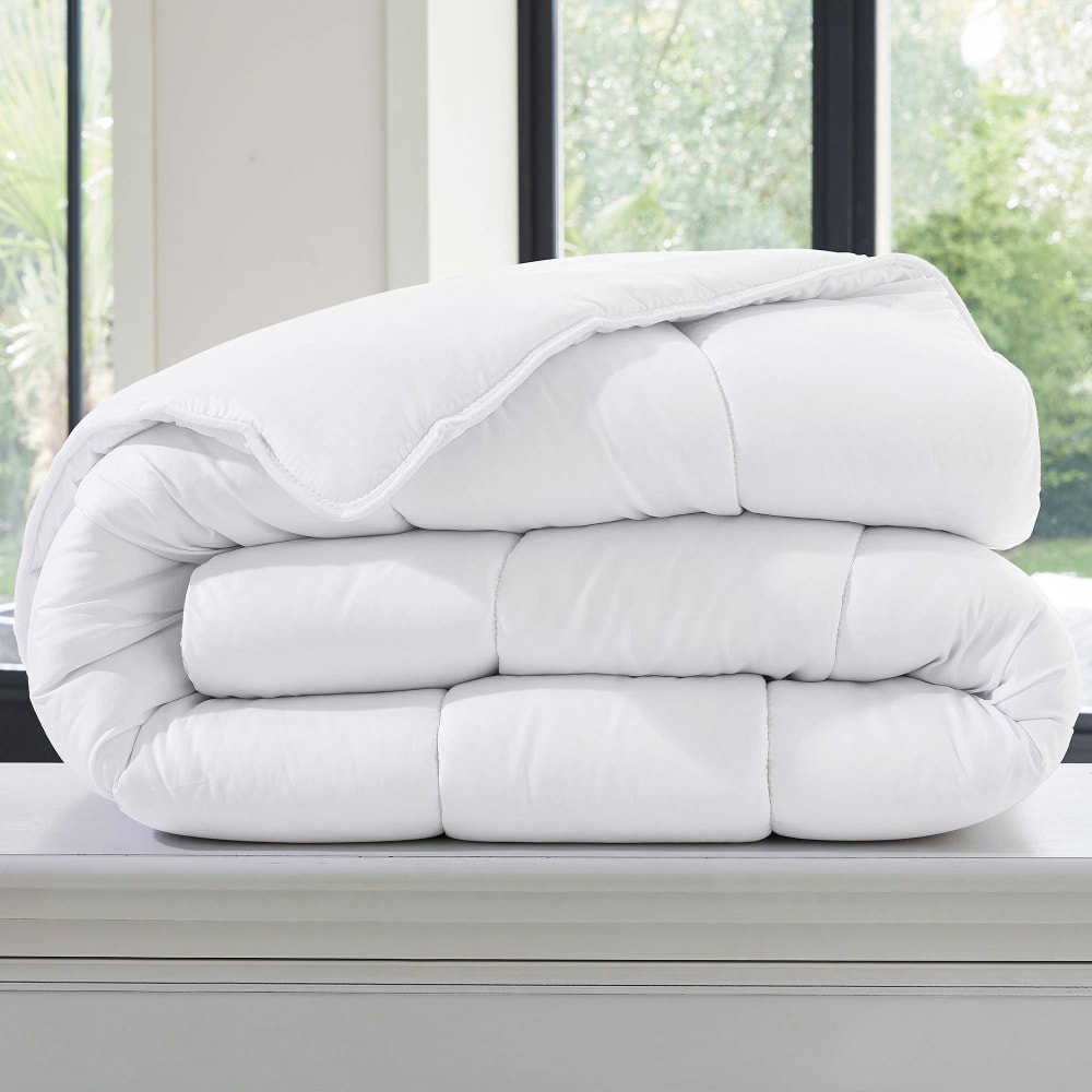 Couette chaude en polyester blanc 140x200cm