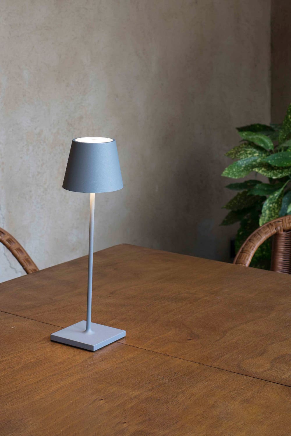 Lámpara portátil aluminio gris mate 11x11x38 cm - Maisons du Monde