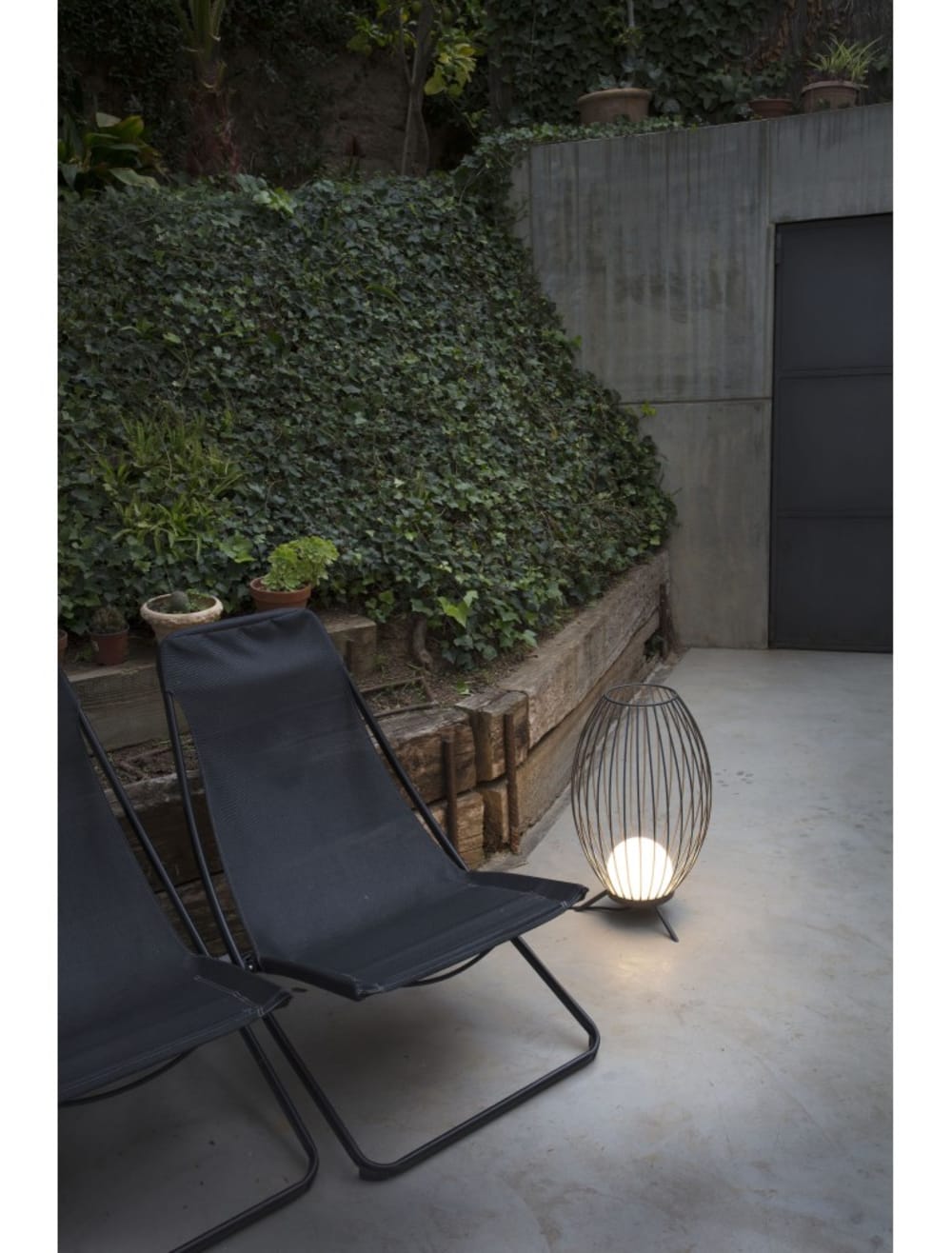 Lámpara portátil aluminio gris oscuro 13.4x13.4x57 cm - Maisons du Monde
