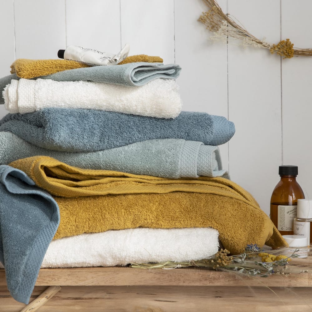 Serviette de bain unie en coton gris Plume 55x100 — vue 4