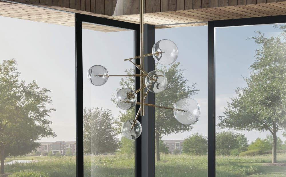 Lampadario in metallo verniciato ottone anticato opaco cm. Ø.80