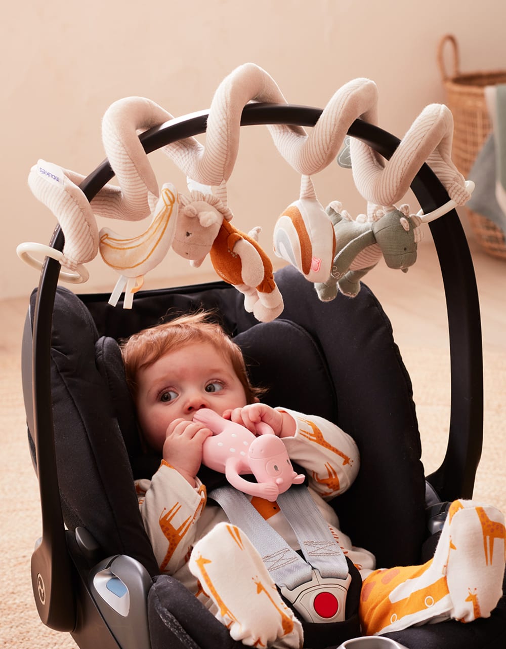Spirale d'activités en veloudoux bébé - Maisons du Monde