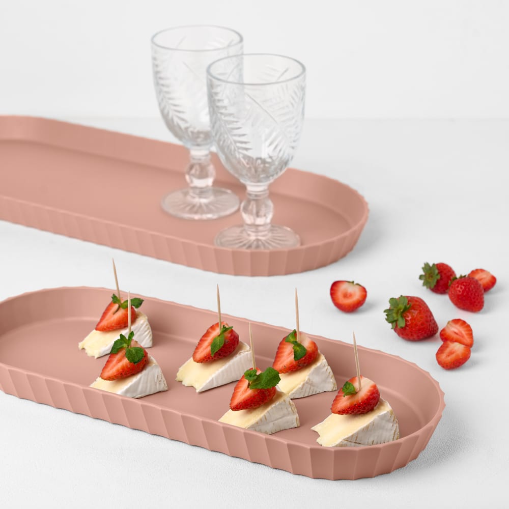 Plateau ovale en polypropylène rose opaque 37,5x15 cm - Maisons du Monde