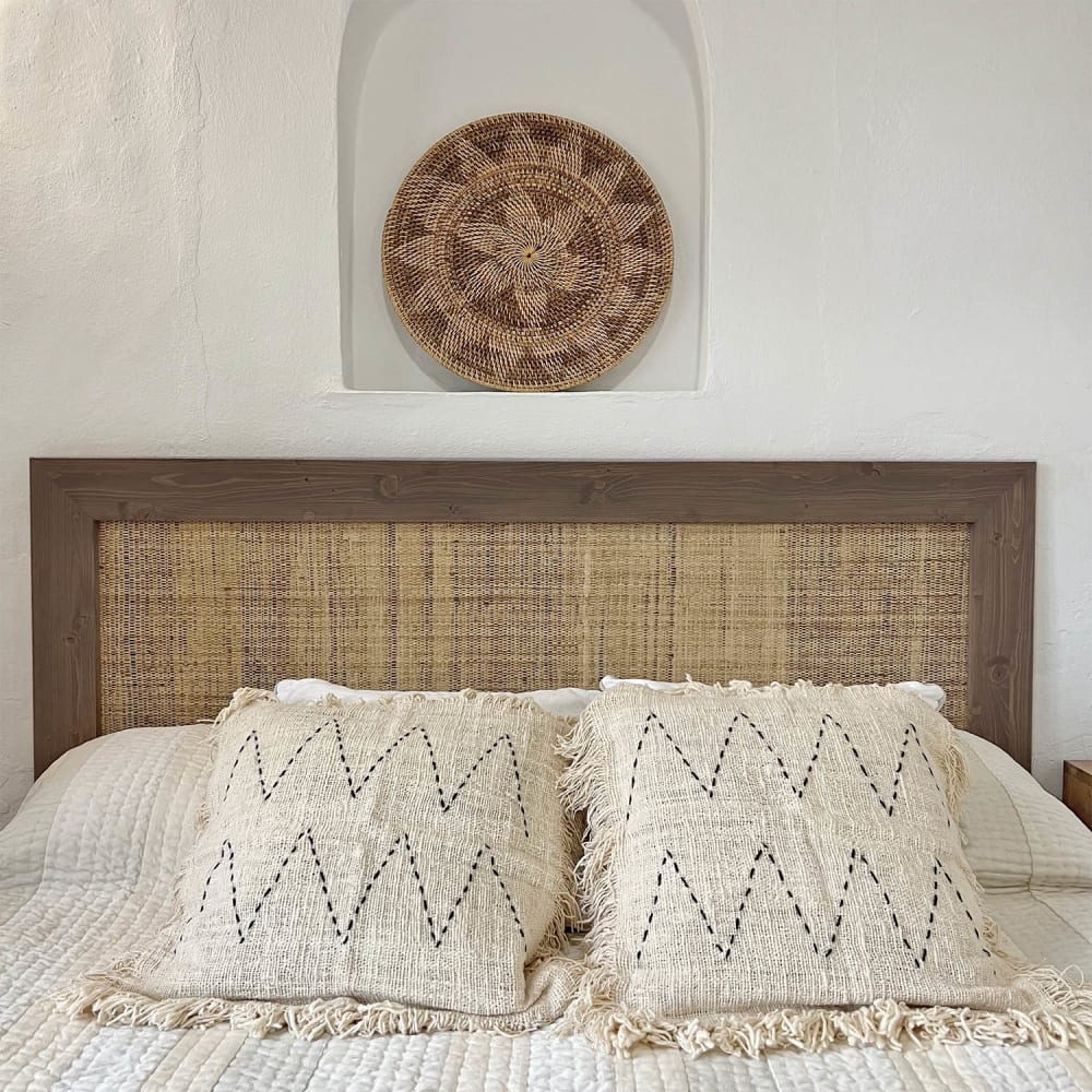 Housse de coussin à franges en coton blanc avec détails noirs 50x50cm — vue 4