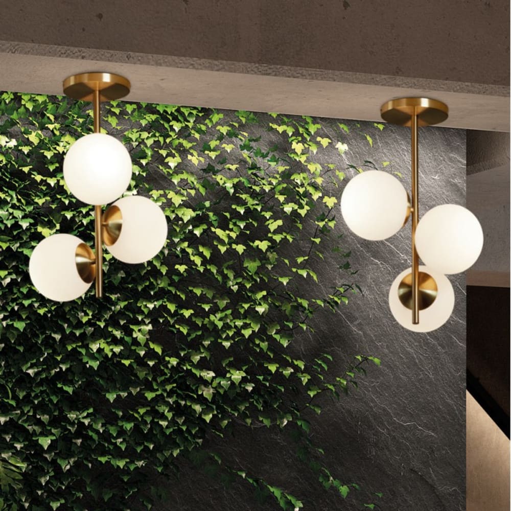 Plafonnier laiton mat 3 globes en verre - Maisons du Monde