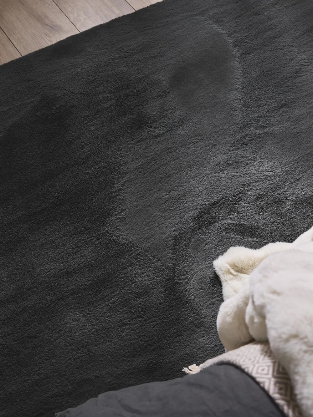 Tapis de fourrure anthracite 120x170 — vue 4