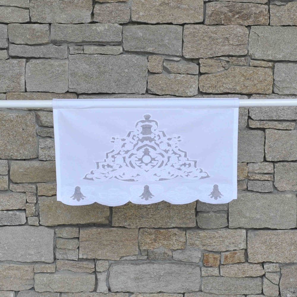 Cantonnière avec broderie sur filet 45X28 CM