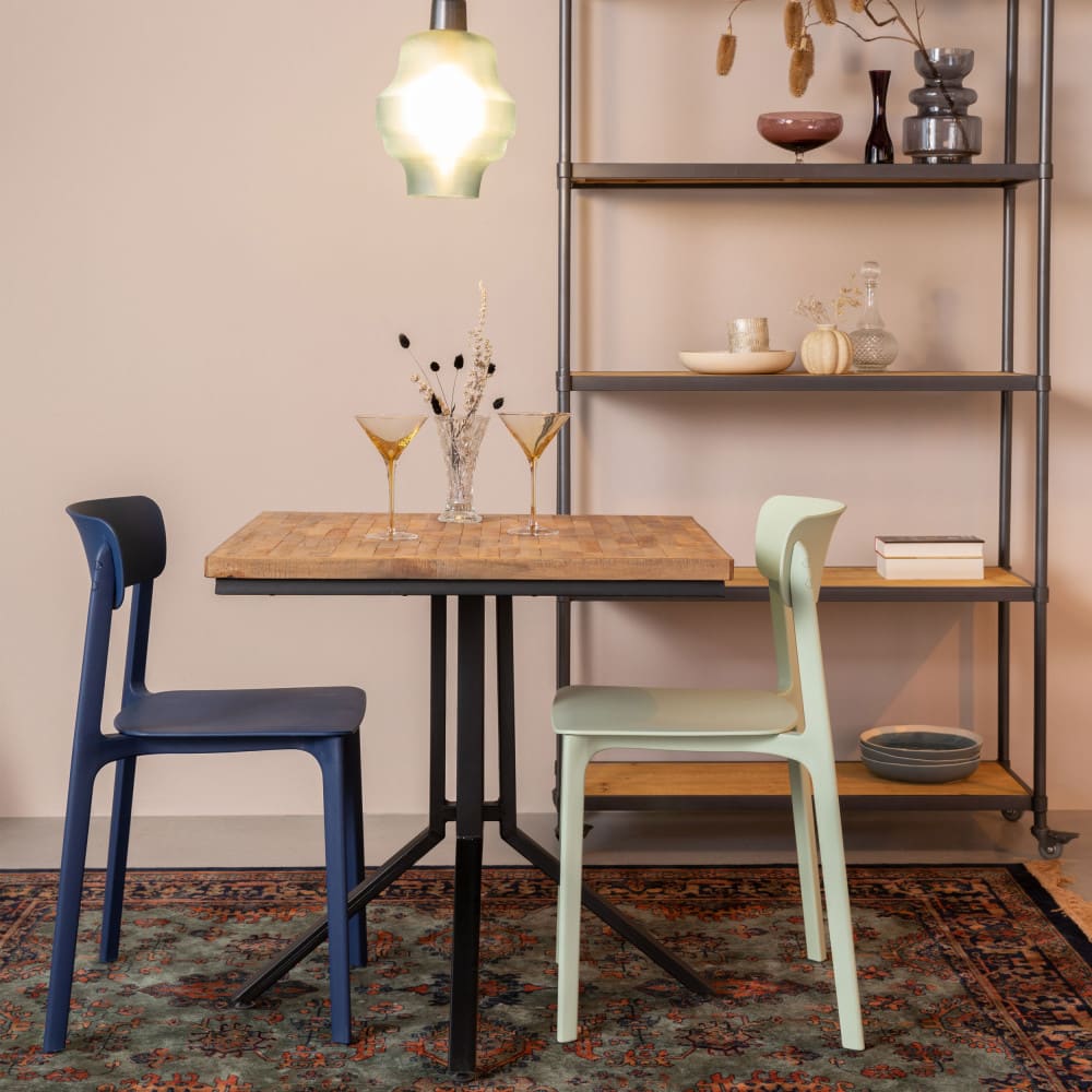 4 chaises en résine bleu