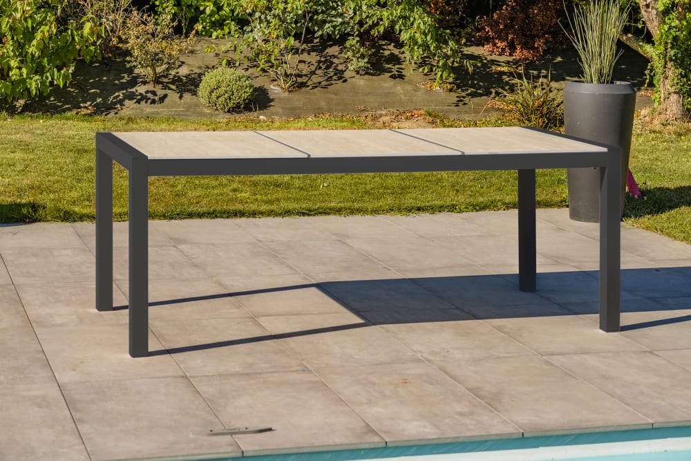 Mesa de jardín de aluminio y tablero cerámica