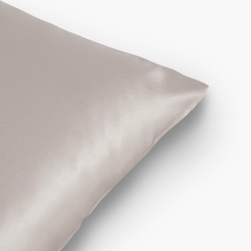 Taie d'oreiller en soie gris 65 x 65 cm