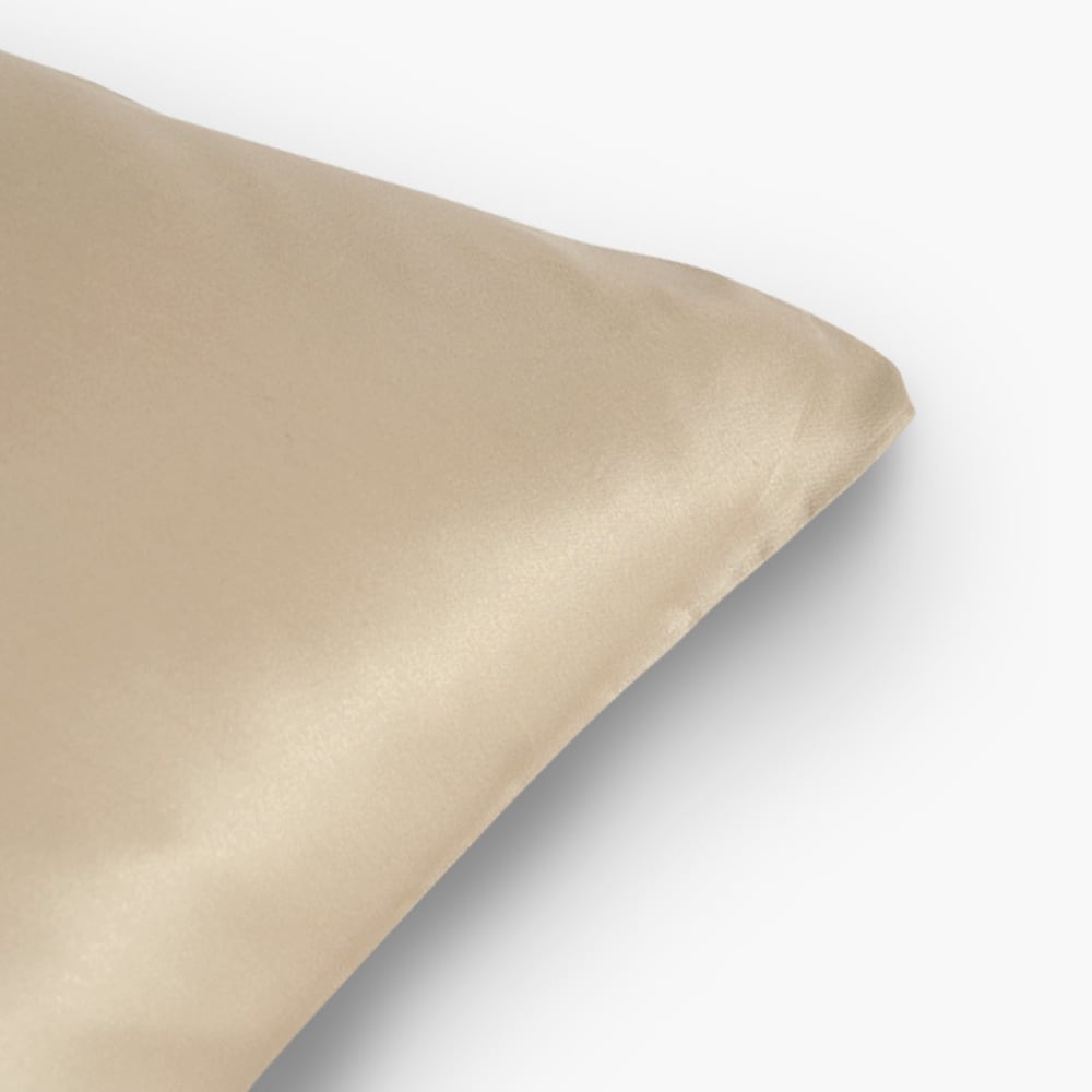 Taie d'oreiller en soie beige 50 x 75 cm