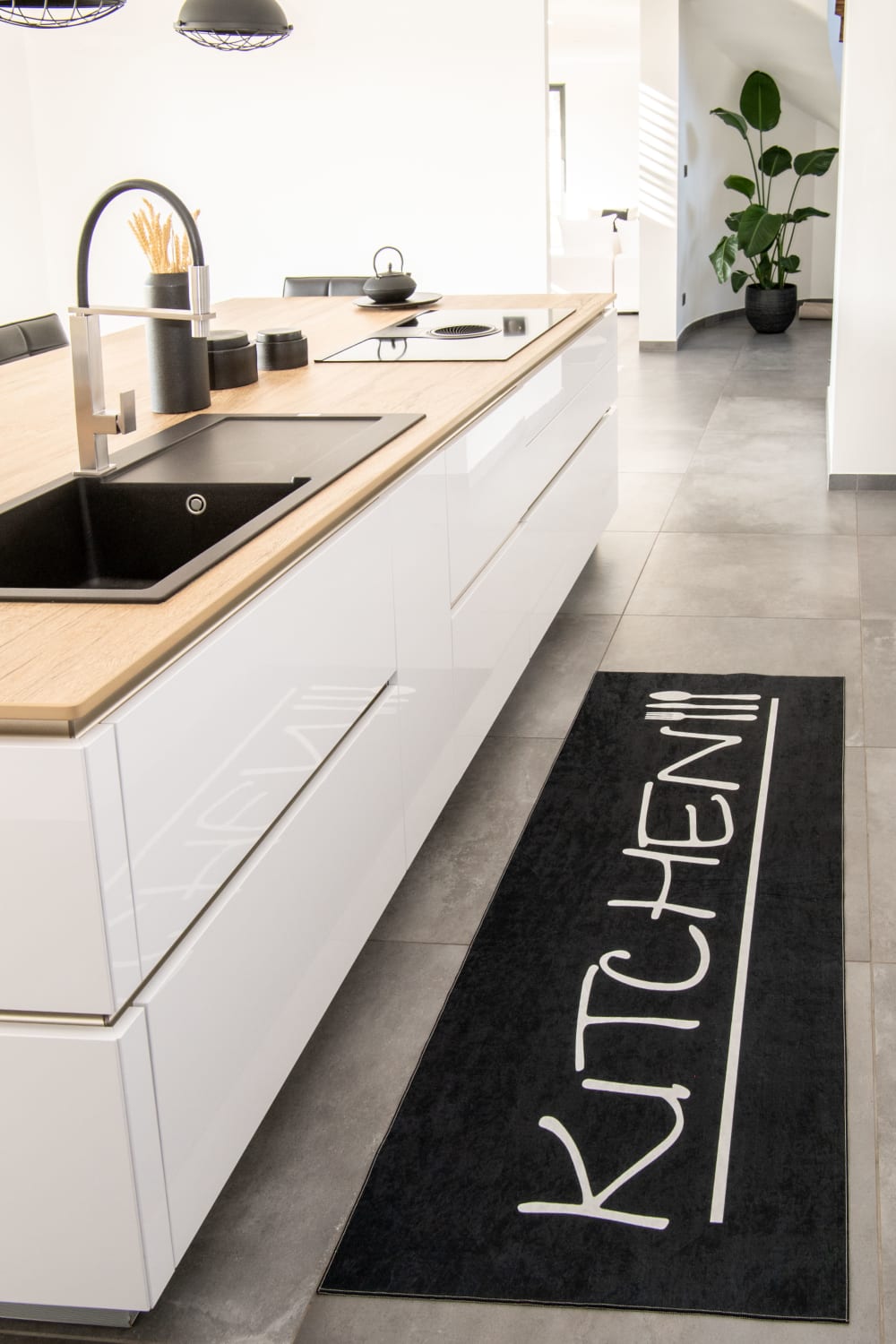 Tapis de cuisine noir motif kitchen 70x180 — vue 3