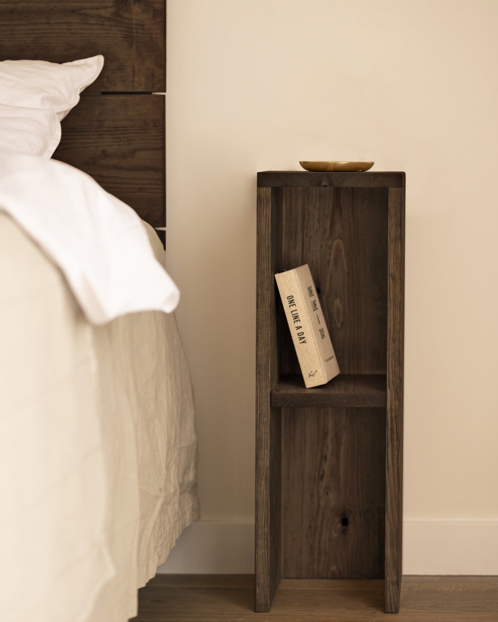 Pack 2 mesitas de noche o auxiliares de madera maciza nogal 20x60cm - Maisons du Monde