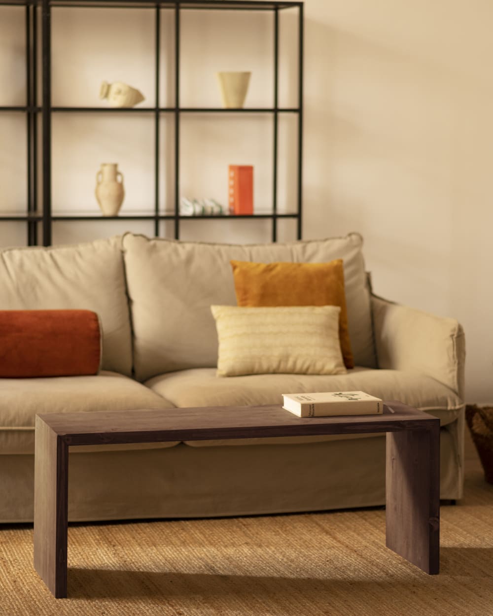 Mesa de centro de madera maciza en tono nogal de 109,4x59x35cm - Maisons du Monde