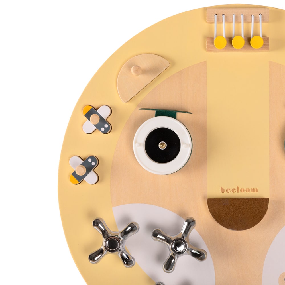 Tableau d'activités multifonctionnel pour enfants en bois jaune (Beeloom) - Image 2